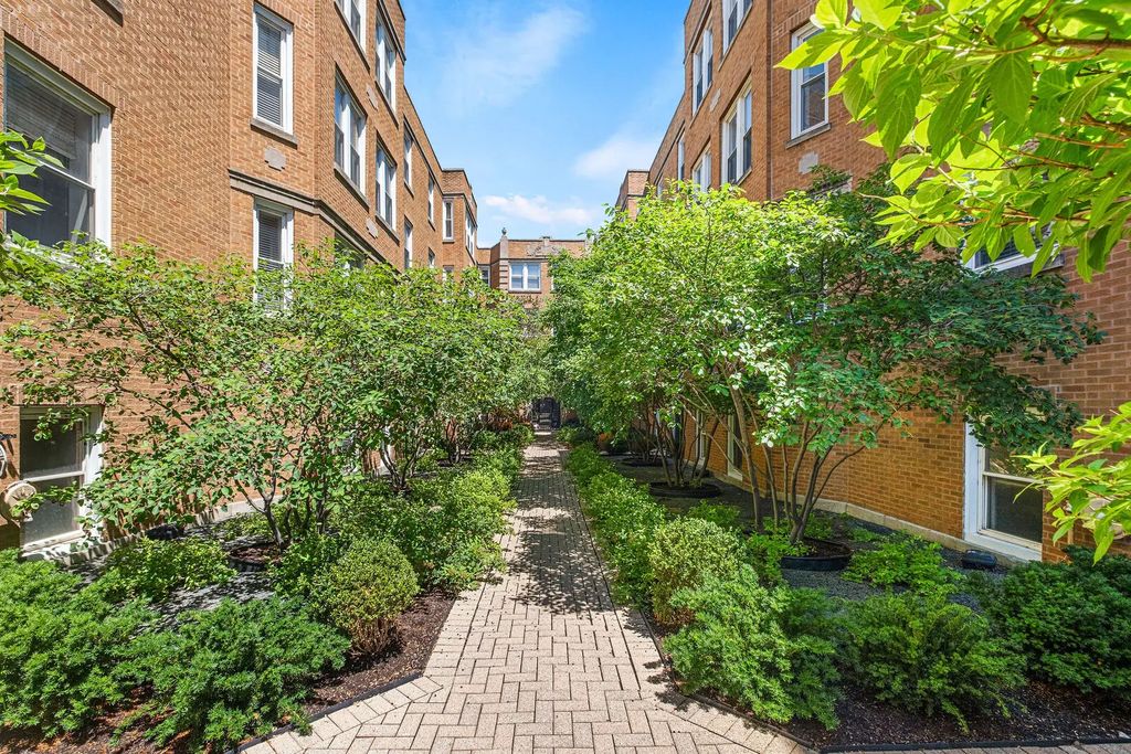 536 W Belmont Avenue 2s, Chicago, 60657