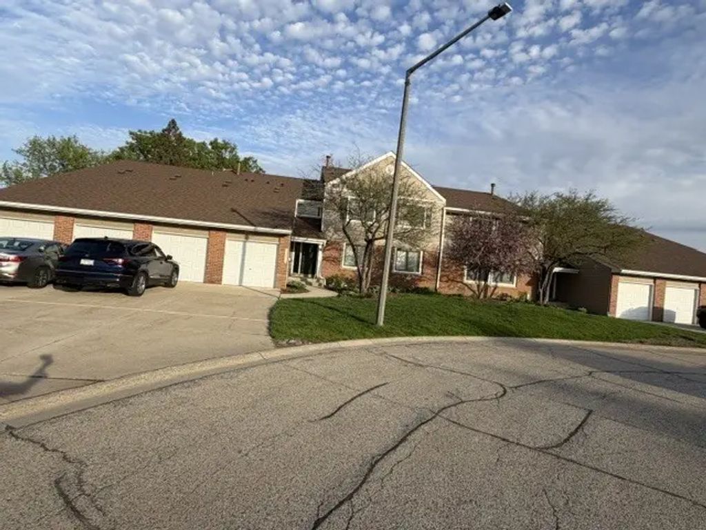 107 Autumn Court 107, Buffalo Grove