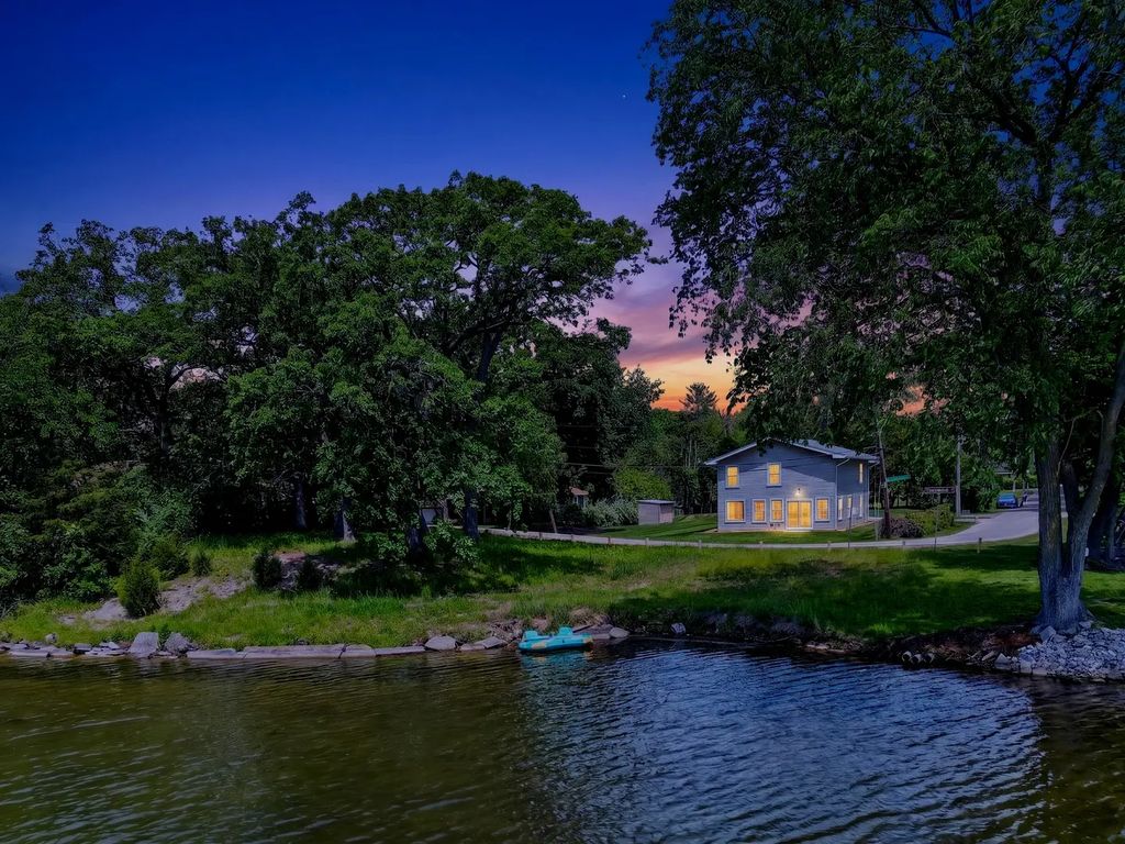 172 E Lakeview Avenue, Round Lake Beach