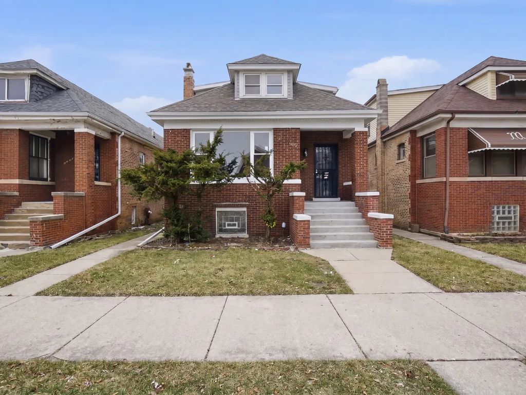 8011 S Dante Avenue, Chicago