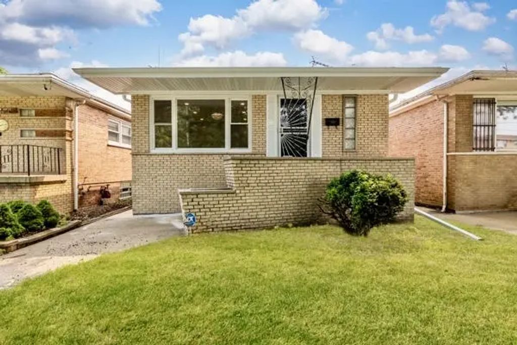8151 S Commercial Avenue, Chicago, 60617