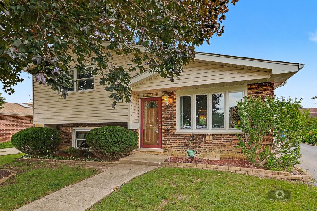 12855 Crestbrook Court, Crestwood