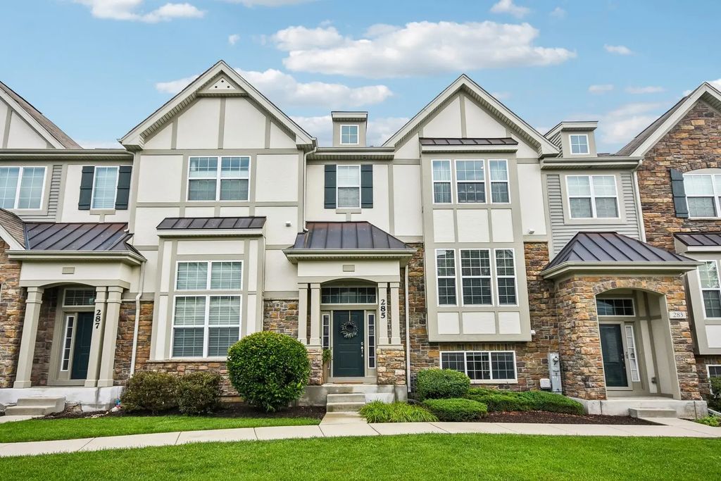 285 Bennett Drive, Carol Stream