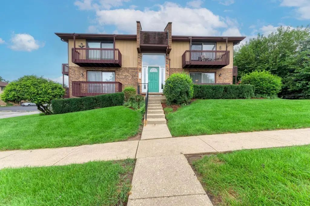 226 Manor Drive 1, New Lenox