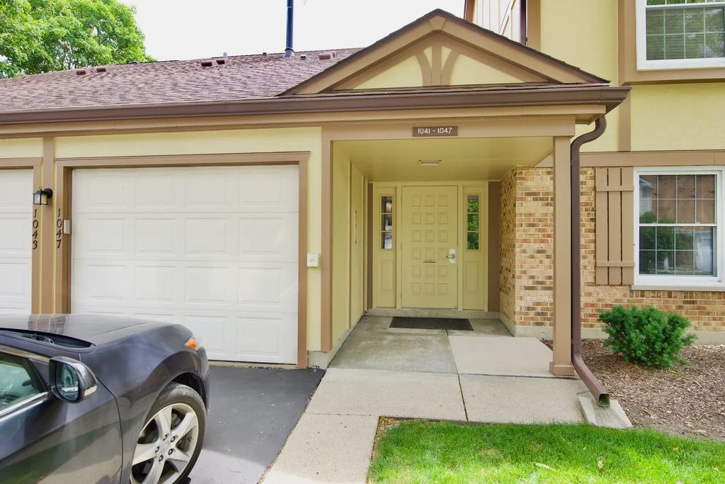 1047 Auburn Lane 1047, Buffalo Grove