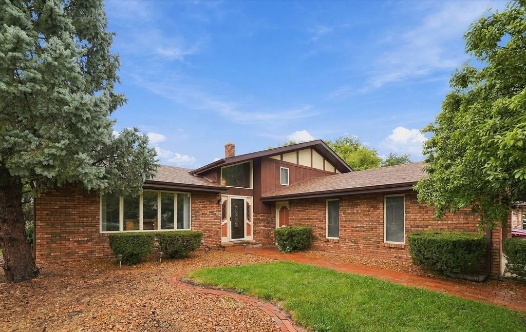 17958 State Line Avenue, Lansing