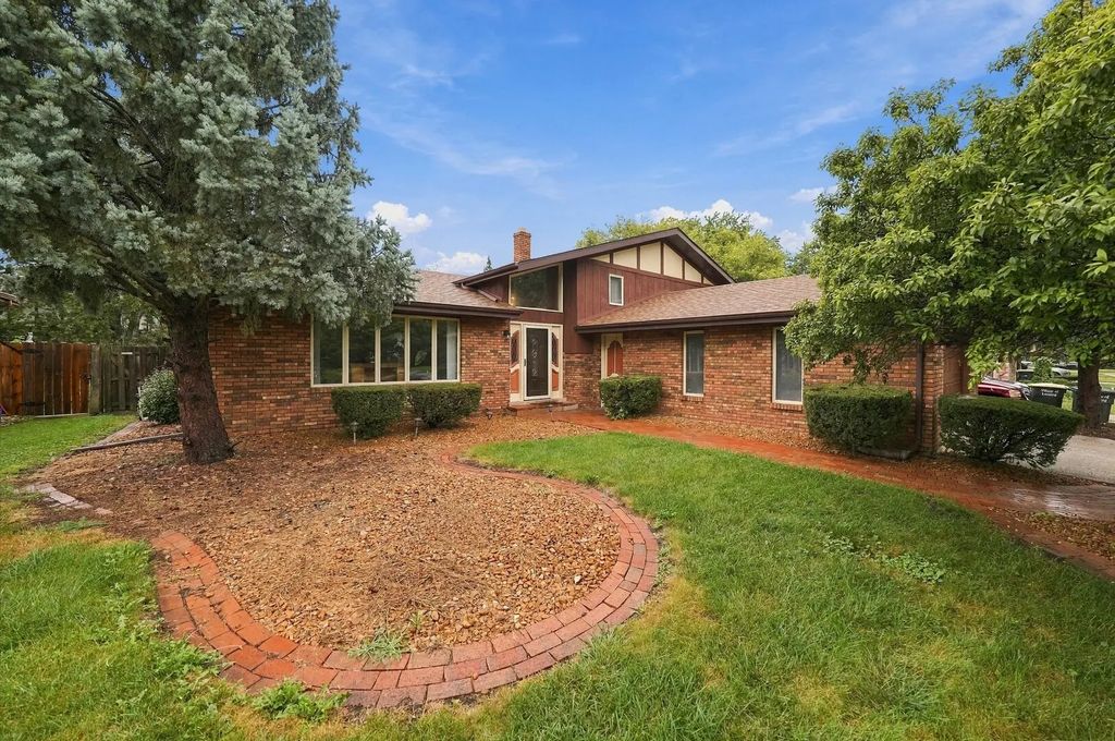 17958 State Line Avenue, Lansing