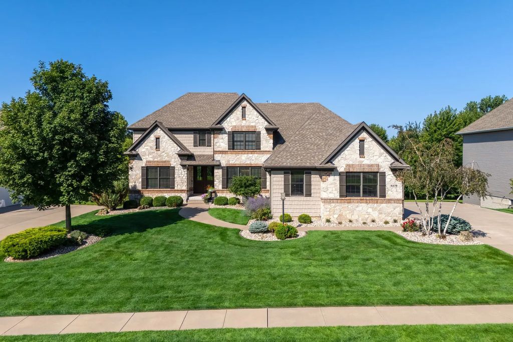 6278 Cardinal Road, Bettendorf
