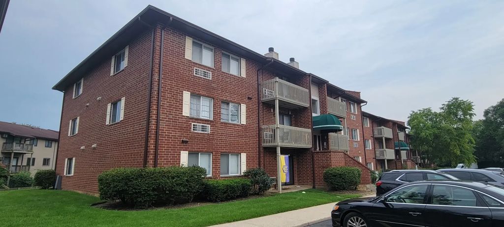 940 N Lakeside Drive 2a, Vernon Hills
