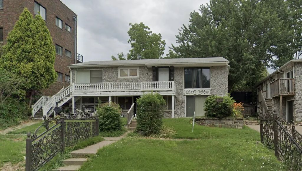 1004 E College Avenue, Davenport