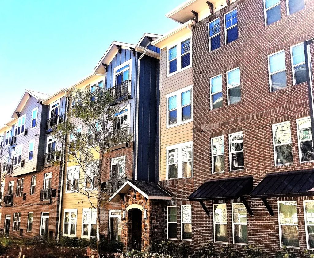 690 E Algonquin Road 2413, Schaumburg