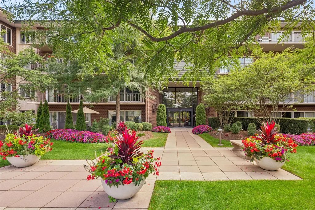 5 Oak Brook Club Drive S304, Oak Brook
