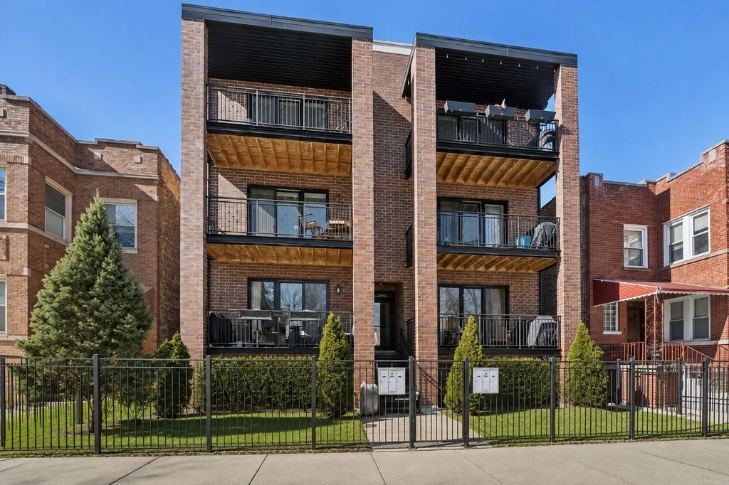 3340 N Lawndale Avenue 1n, Chicago, 60618