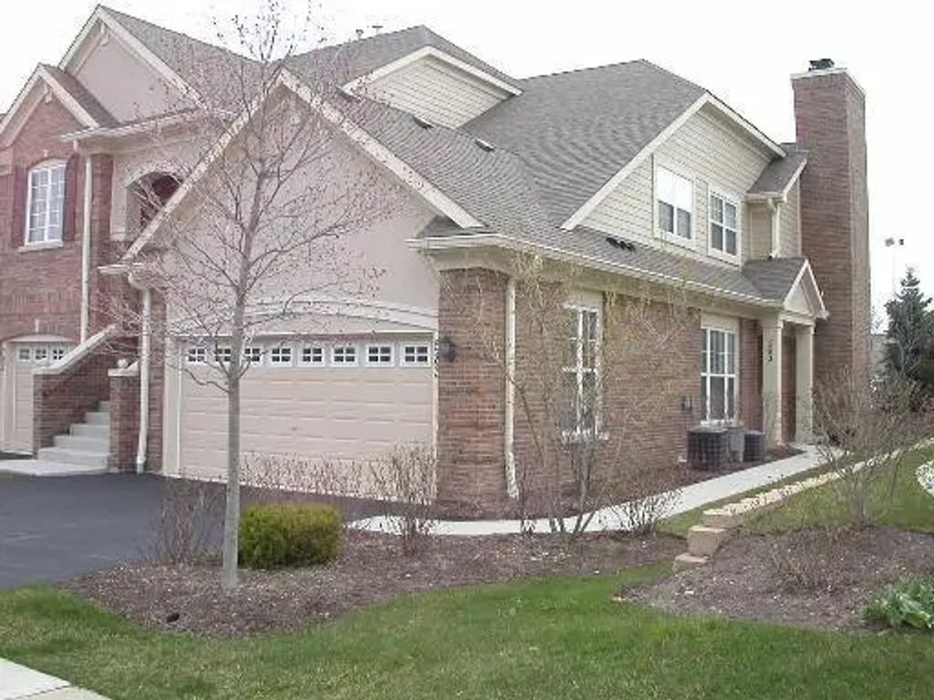 583 Saddlebrook Lane, Vernon Hills