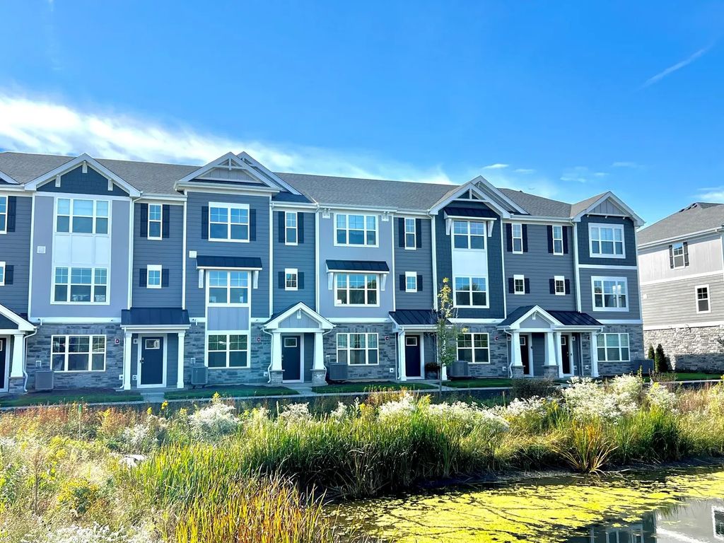 409 Lakeshore Court, St. Charles