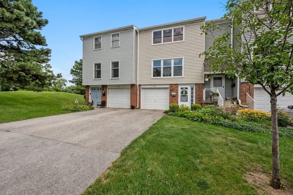1015 Denham Place, Schaumburg