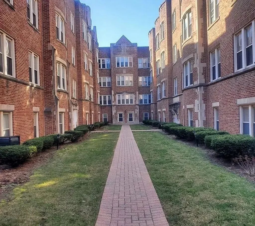48 N Menard Avenue 3a, Chicago, 60644