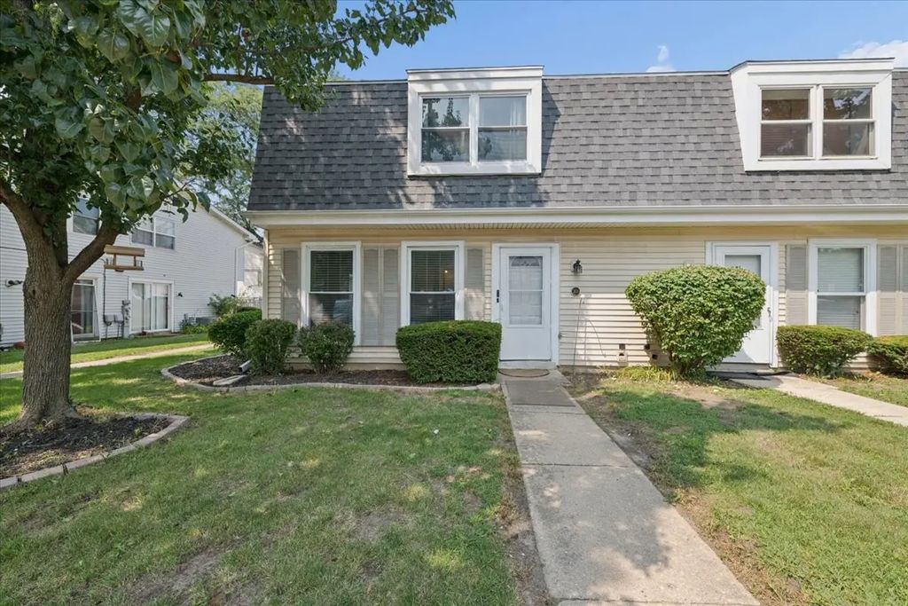 21 Fernwood Drive 21u, Bolingbrook