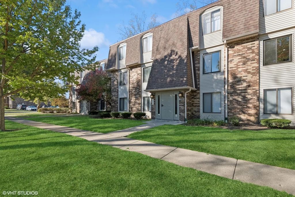 224 W Court Of Shorewood 2a, Vernon Hills