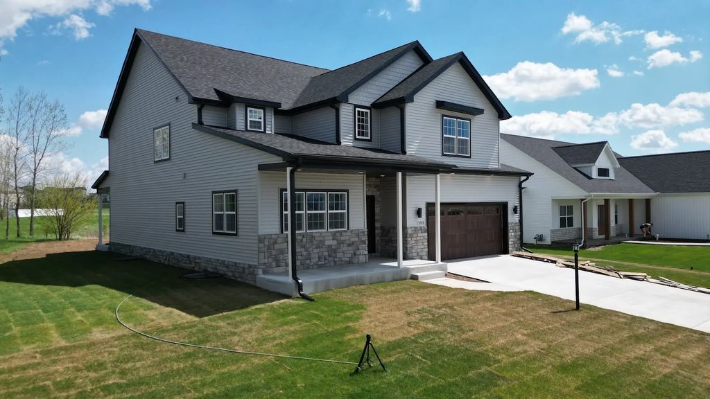 1306 Roberto Road, Mahomet