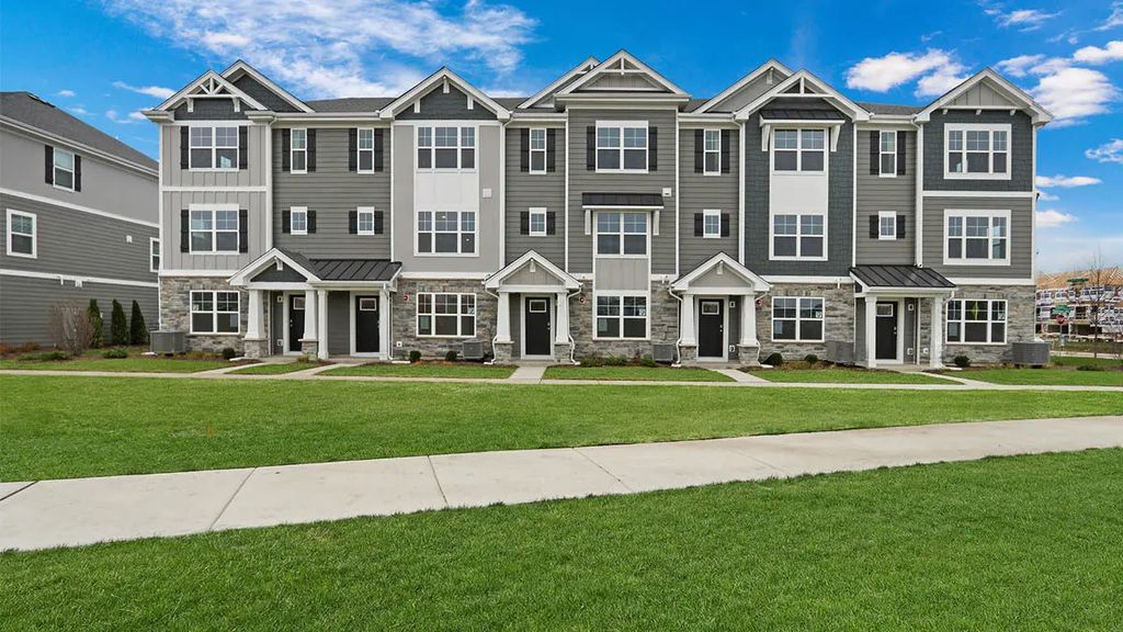 403 Lakeshore Court, St. Charles
