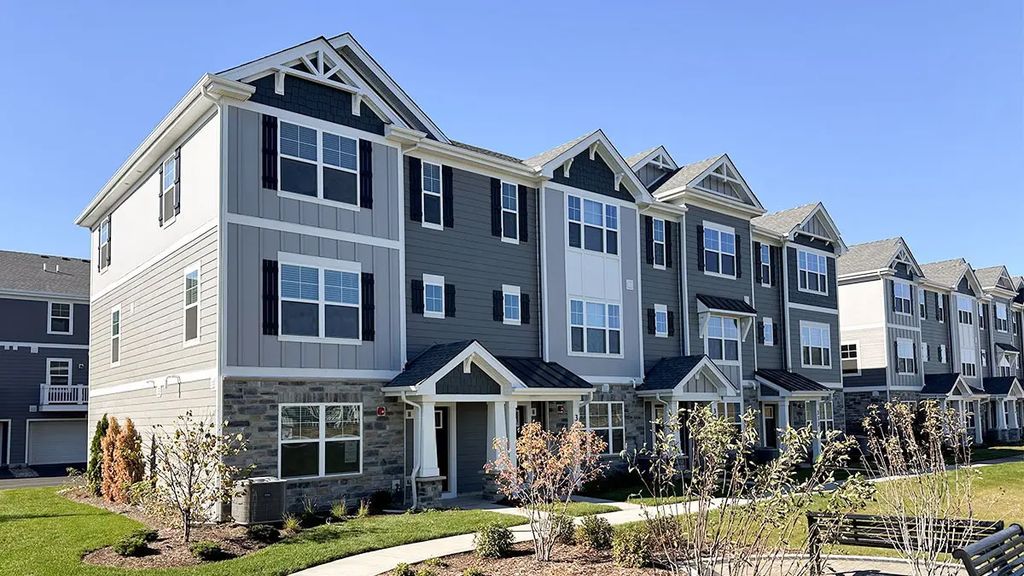 401 Lakeshore Court, St. Charles