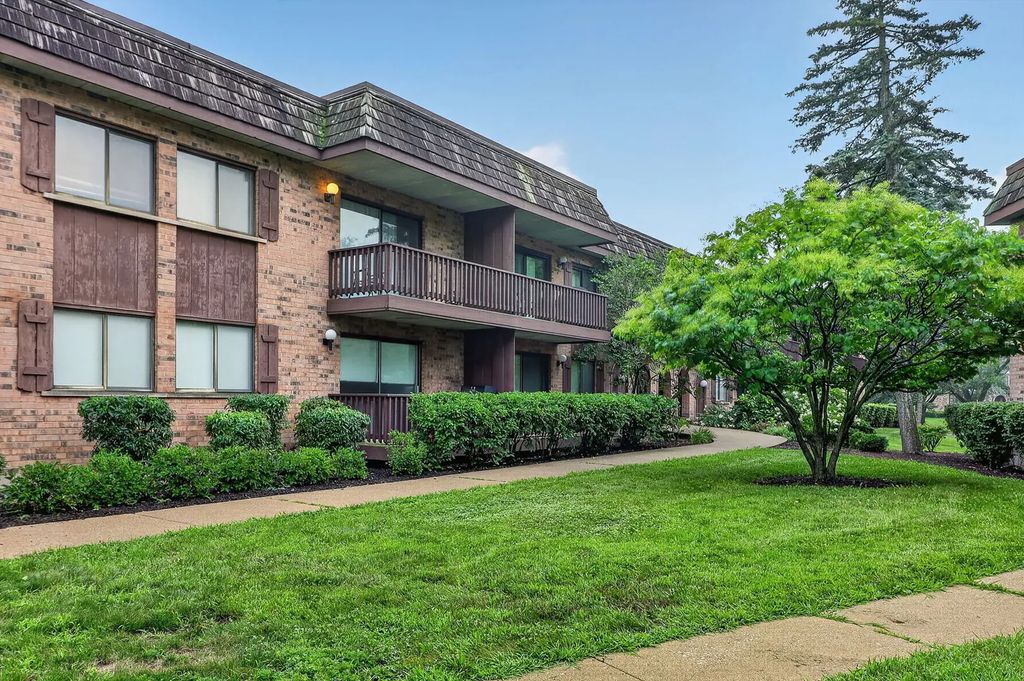 8000 Woodglen Lane 110, Downers Grove