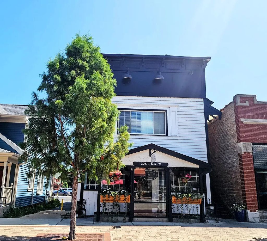 205 S Main Street, Algonquin