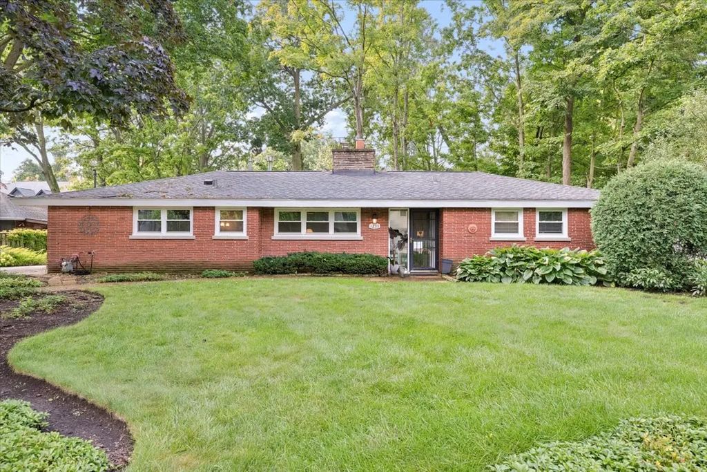 1233 Glenoak Lane, Northbrook