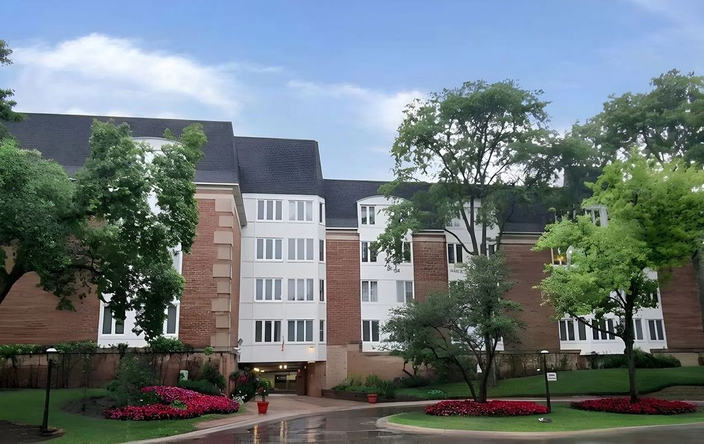 150 Lake Boulevard 118, Buffalo Grove