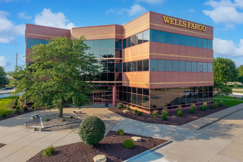 4300 E 53rd Street 300, Davenport