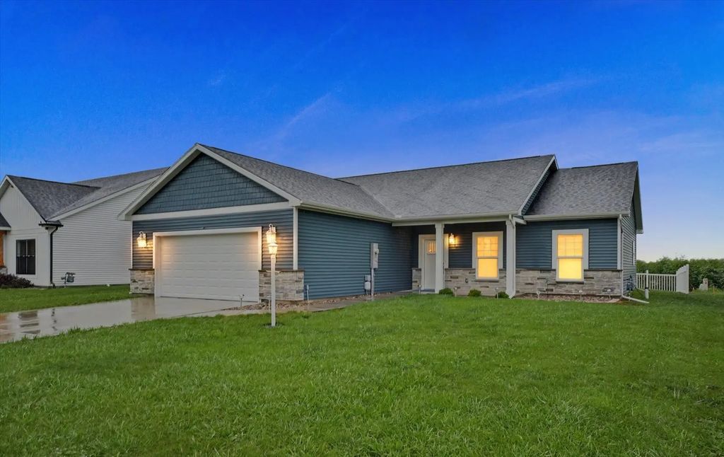 3704 Boulder Ridge Drive, Champaign