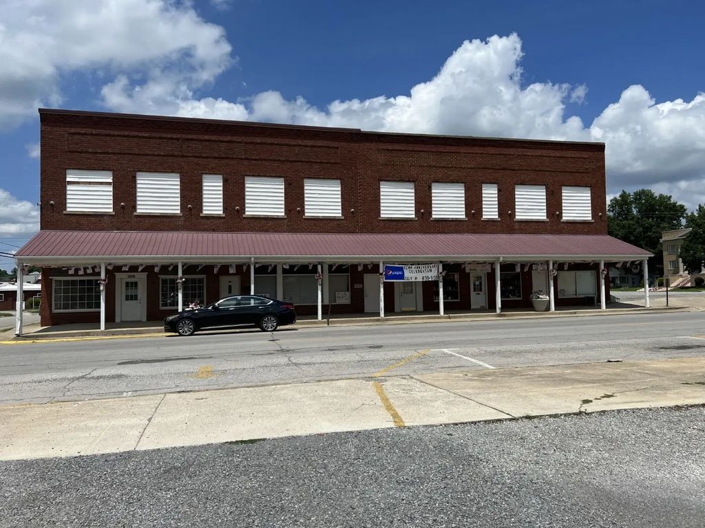 300 E Broadway Boulevard, Johnston City