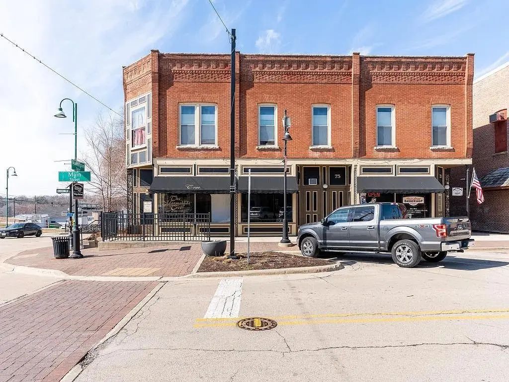 73 S Main Street 2r, Oswego