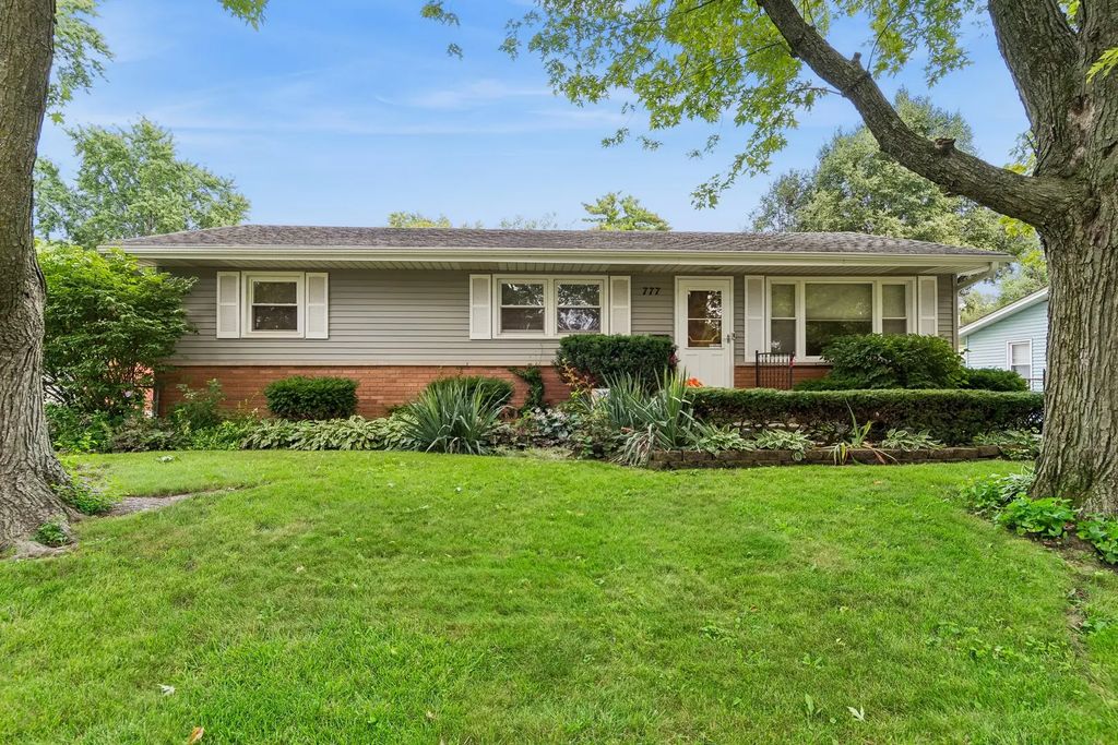 777 Redwood Drive, Aurora