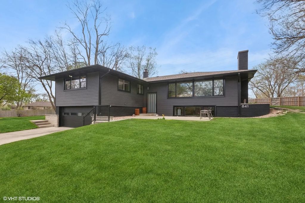 841 Hawthorne Drive, Naperville