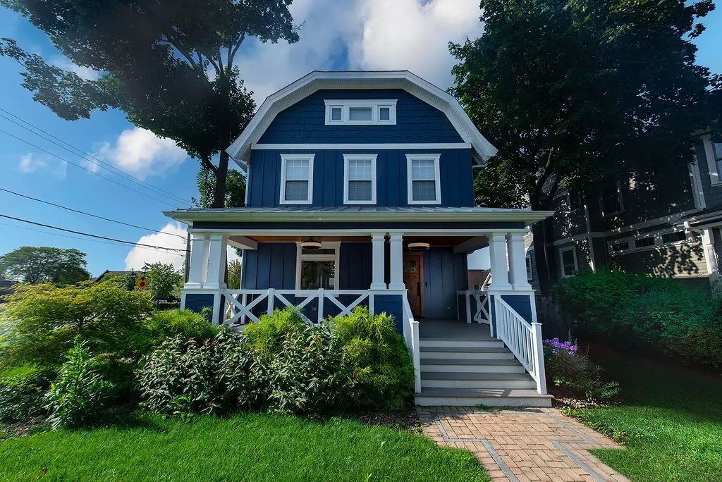 205 W Cook Avenue, Libertyville