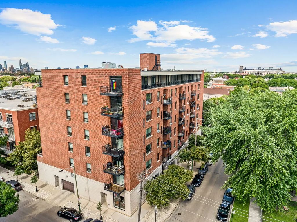 974 W 35th Place 407, Chicago