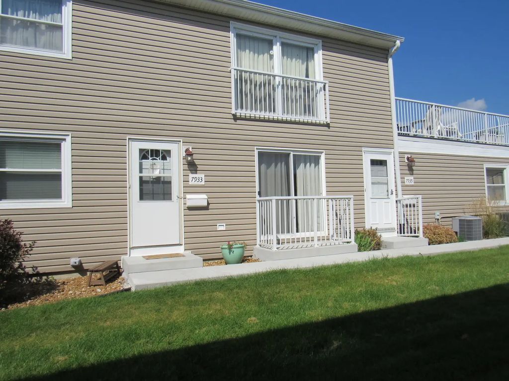 7933 163rd Place 126, Tinley Park