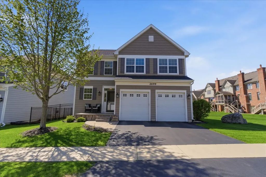 2699 Regency Court E, St. Charles