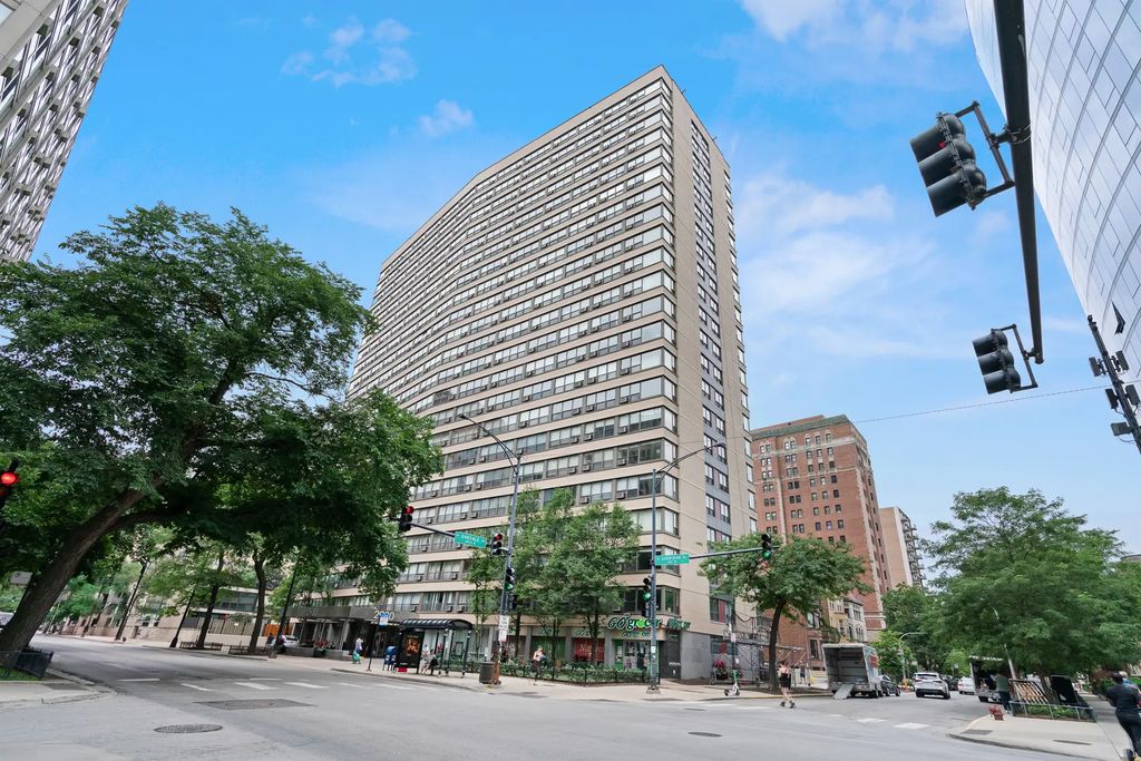 2930 N Sheridan Road 2108, Chicago, 60657