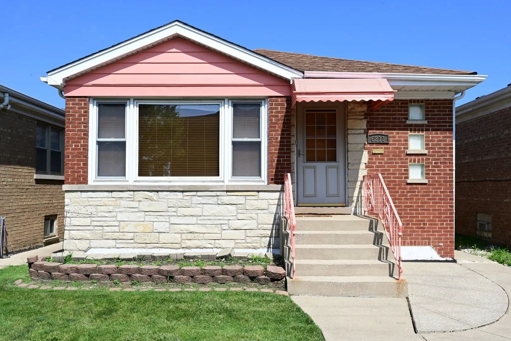 6211 N Nagle Avenue, Chicago