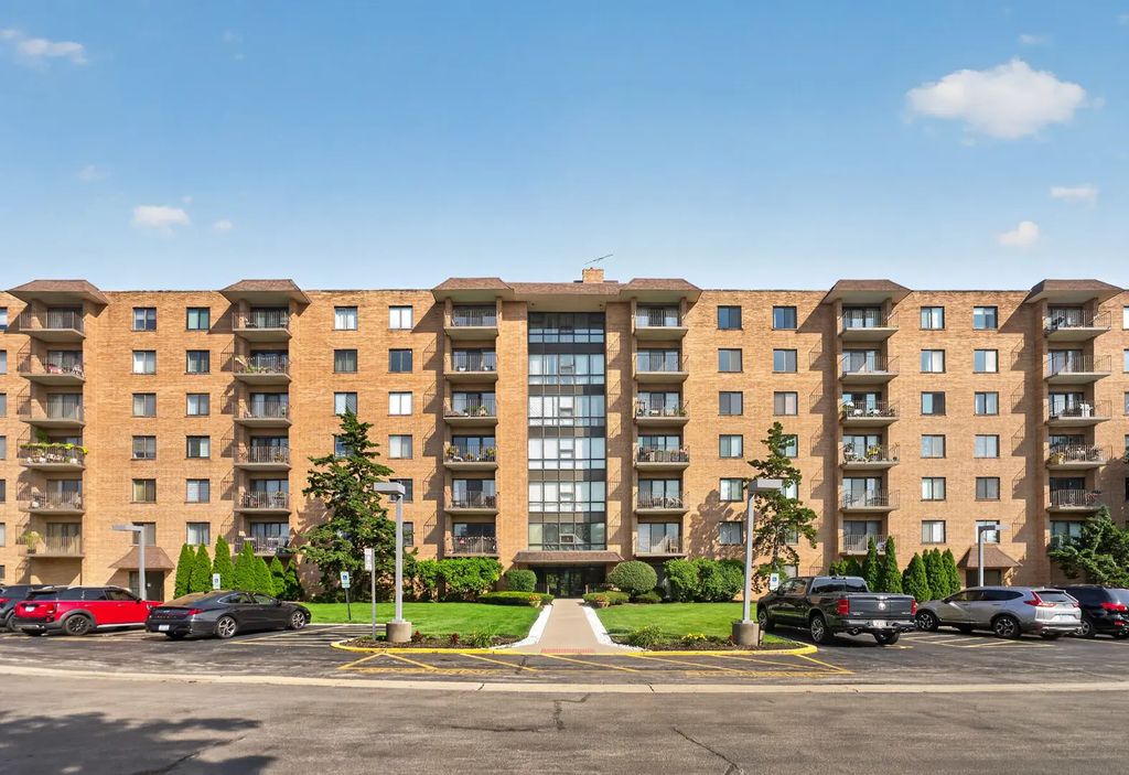 1727 W Crystal Lane 611, Mount Prospect