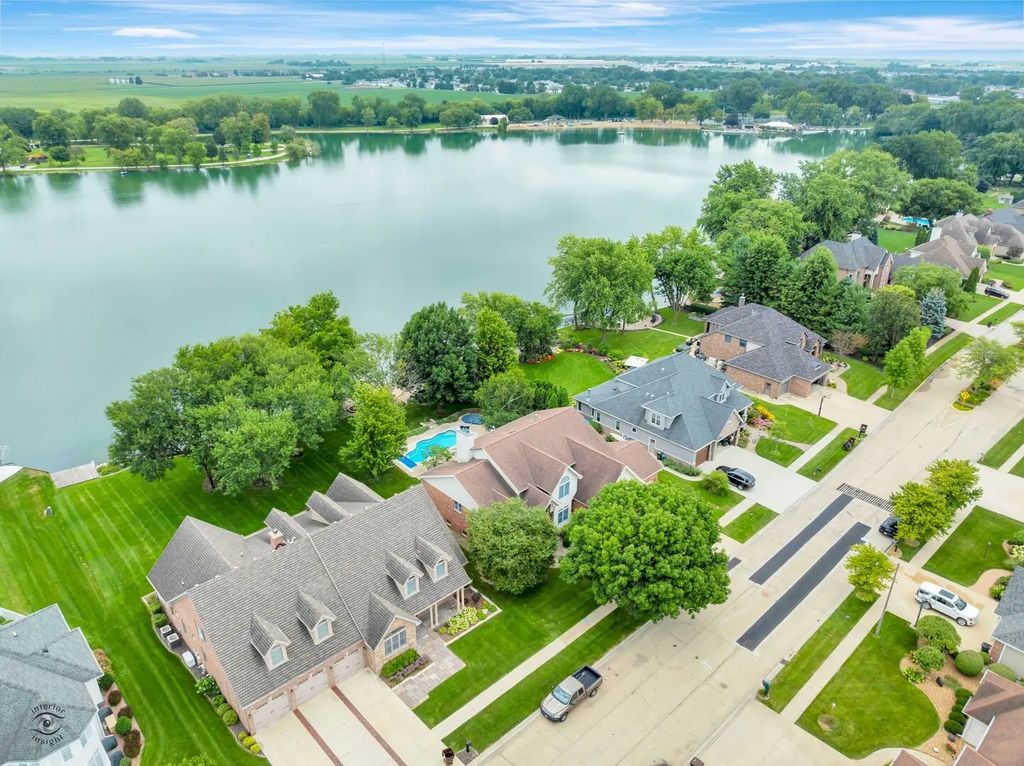 1210 N Westshore Boulevard, Manteno
