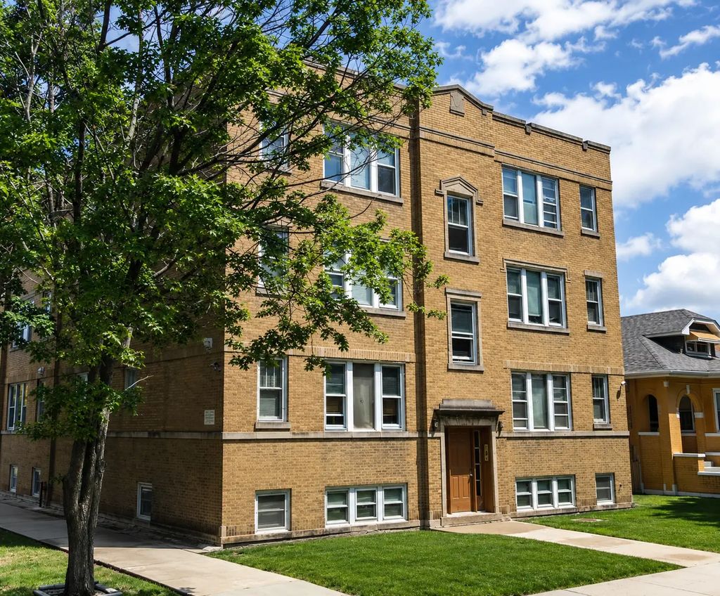 2957 N Parkside Avenue 3s, Chicago