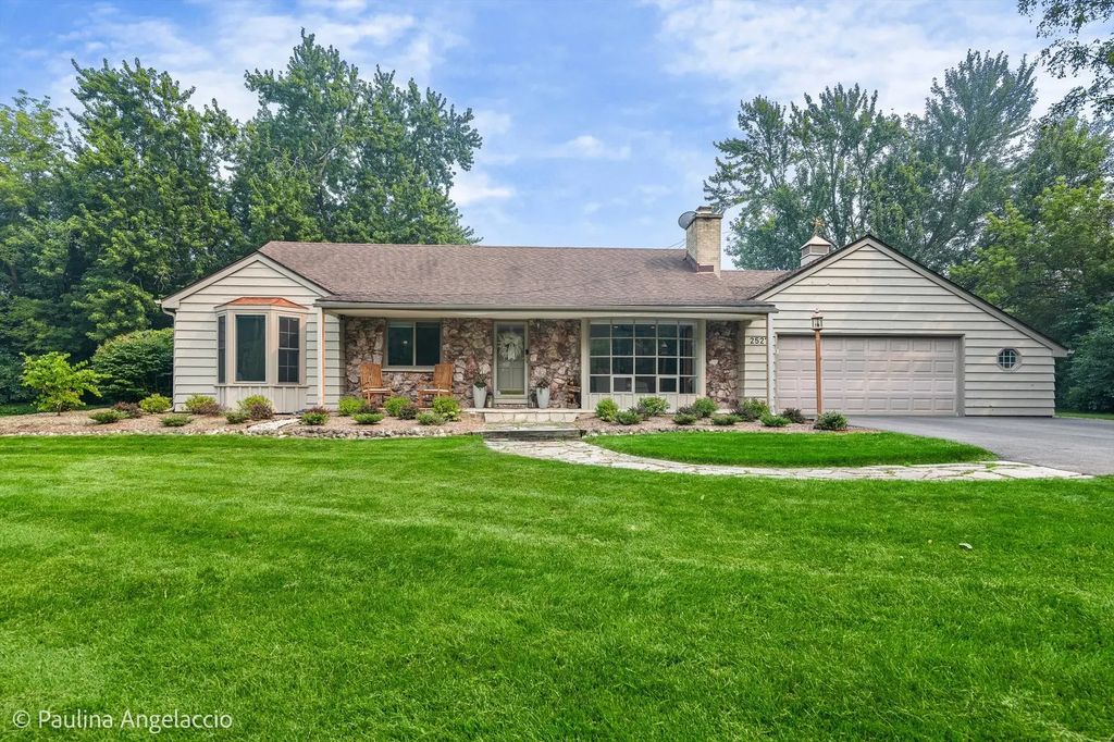 25271 W Elm Grove Drive, Barrington
