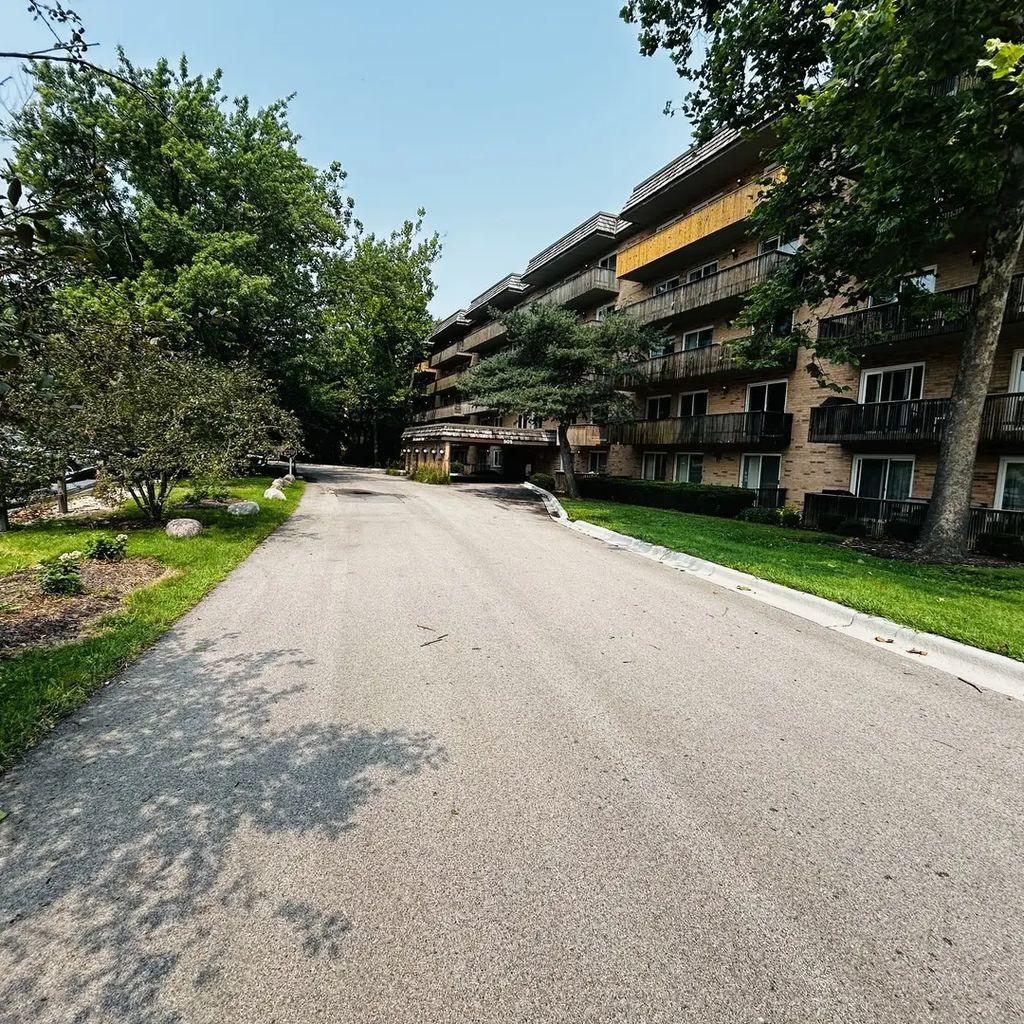 505 Redondo Drive 205, Downers Grove