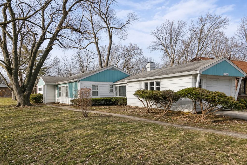 17306 Holmes Avenue, Hazel Crest