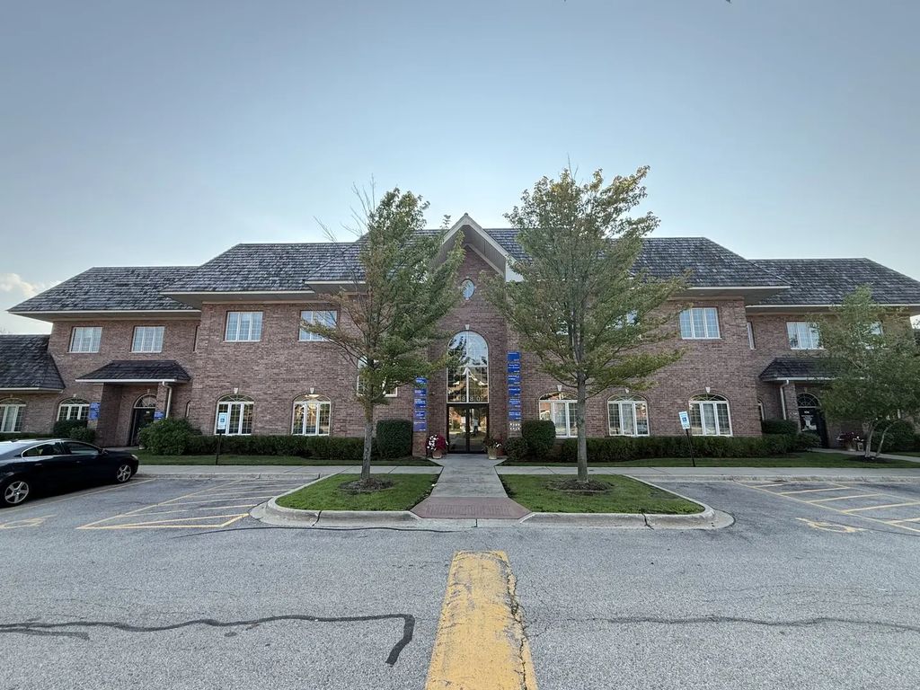 1880 W Winchester Road 204, Libertyville