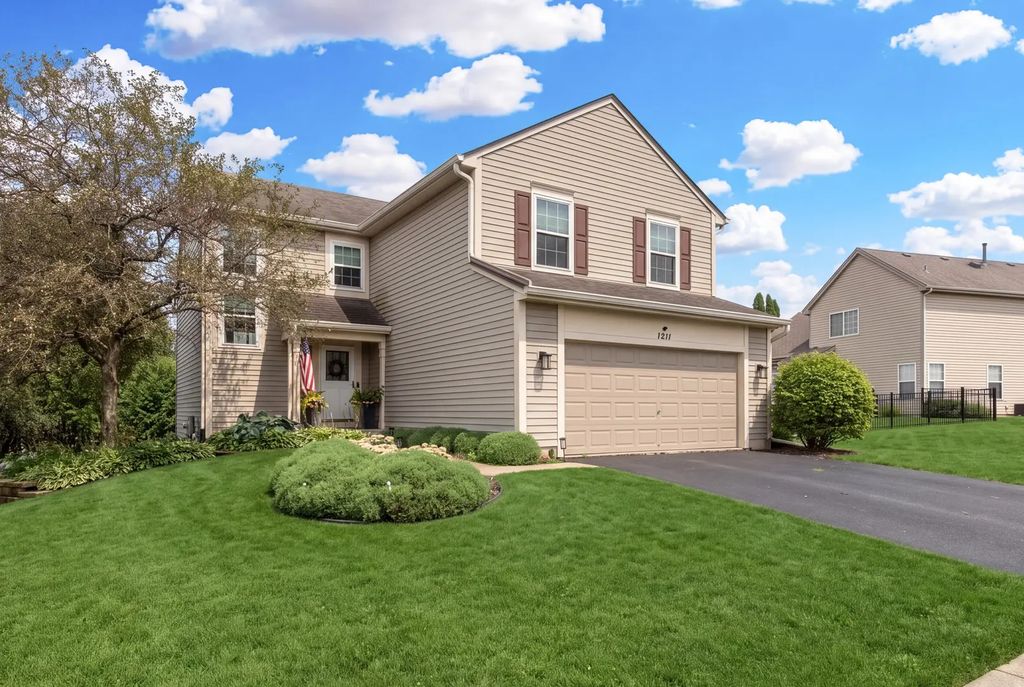 1211 N Lancaster Circle N, South Elgin